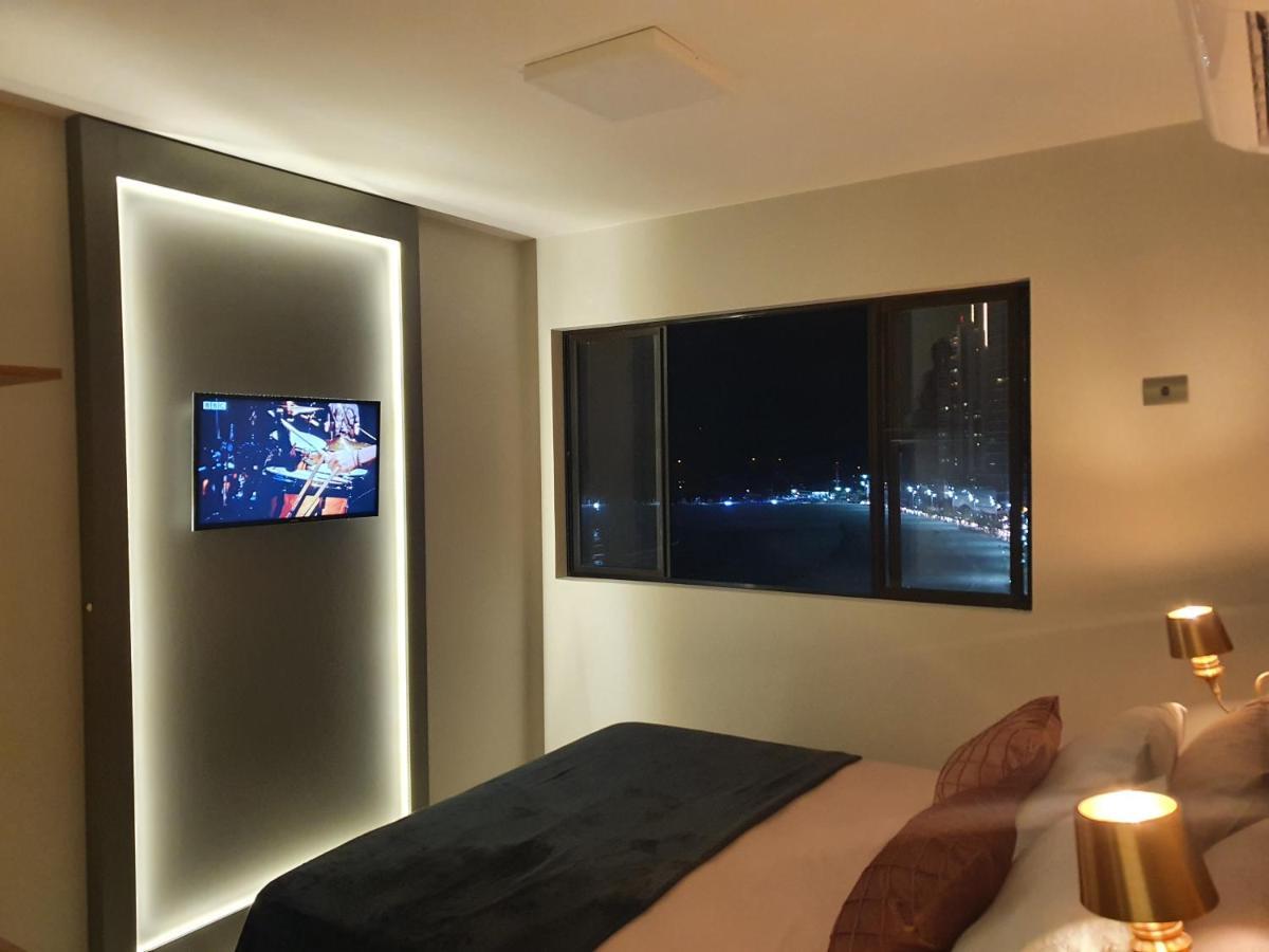 Apartamento Lindo Apto Novinho, Prédio Frente Mar Balneário Camboriú