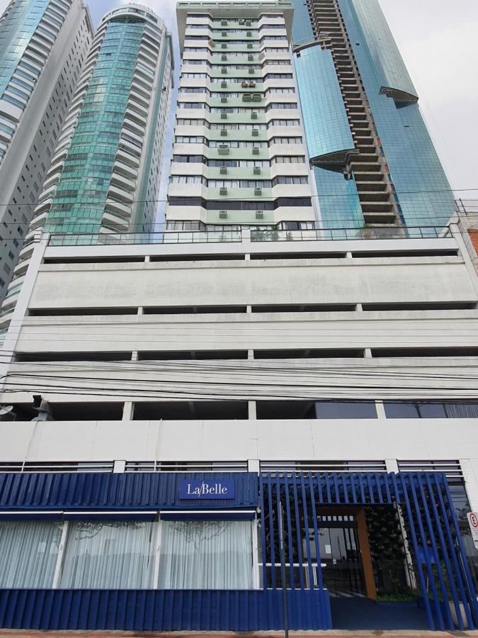 Lindo Apto Novinho, Prédio Frente Mar Balneário Camboriú