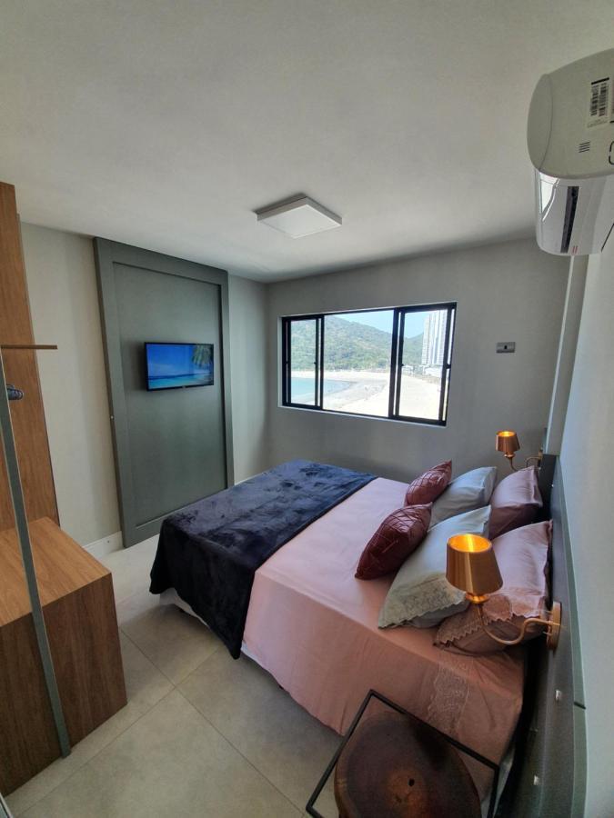 Lindo Apto Novinho, Prédio Frente Mar Balneário Camboriú