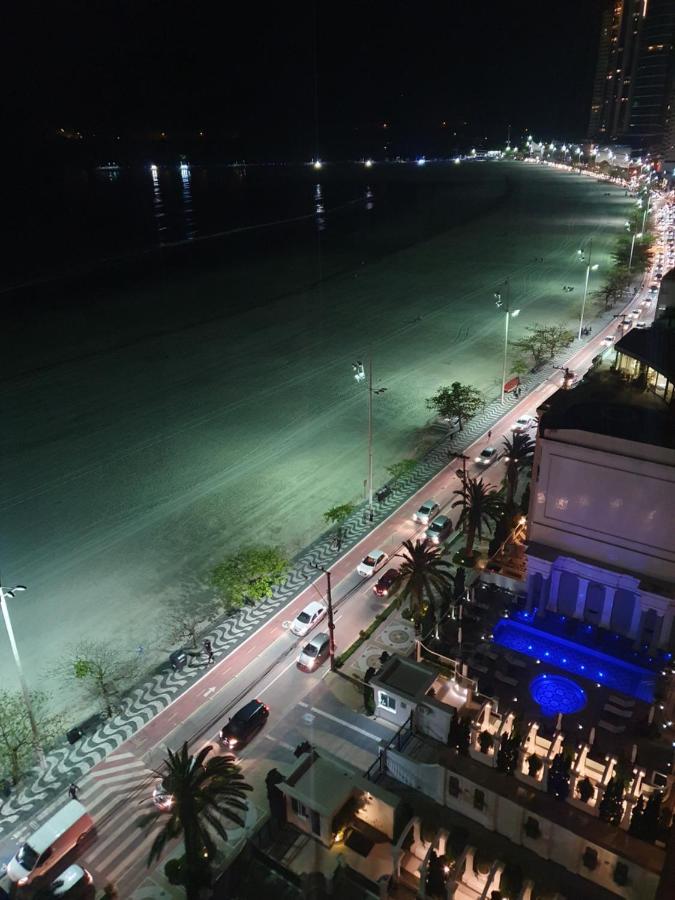 Lindo Apto Novinho, Prédio Frente Mar Balneário Camboriú