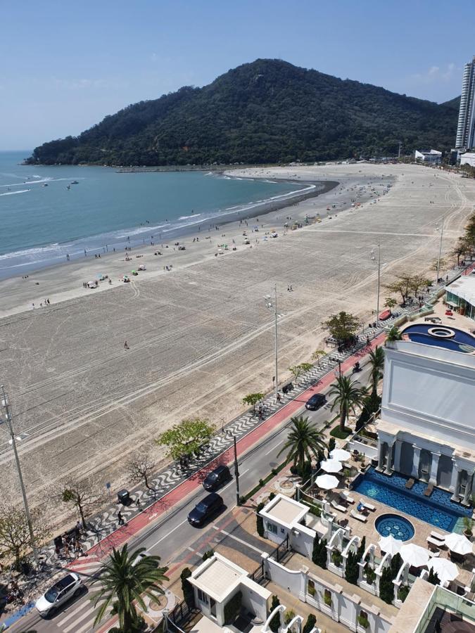Lindo Apto Novinho, Prédio Frente Mar Balneário Camboriú